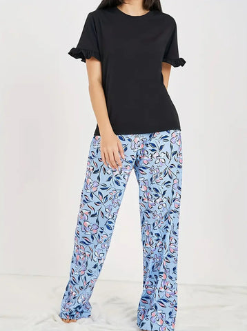 Maryam’s Essential Casual Black Short Sleeve Top and Floral Print Elastic Waist Pants