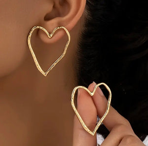 Maryam’s Essential Vintage Large Hollow Heart Stud Earrings