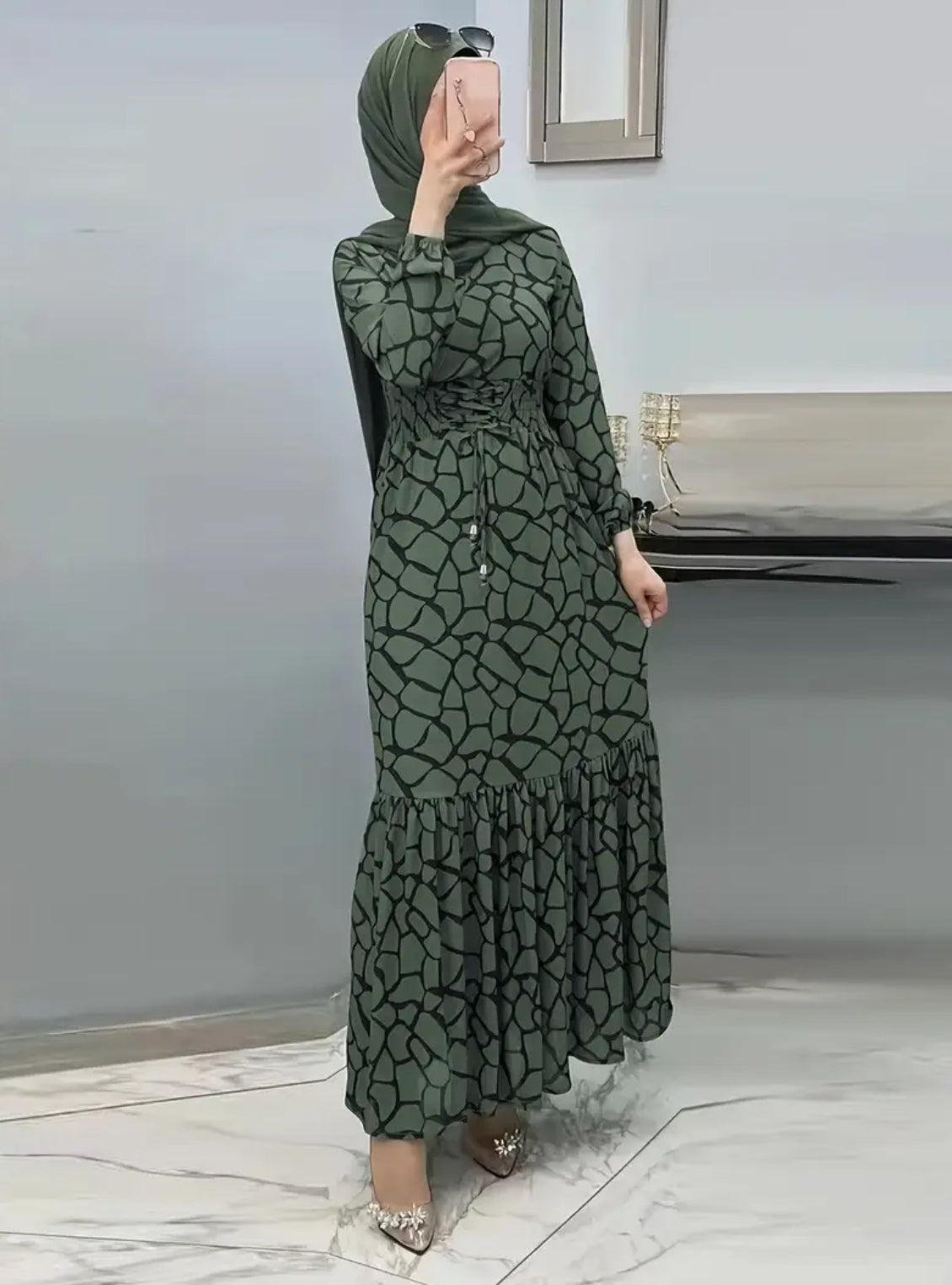 Maryam’s Essential Vintage Print V-Neck Long Cuffed Sleeves Hem Dress