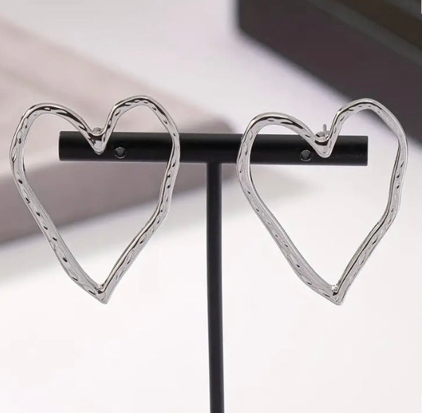 Maryam’s Essential Vintage Large Hollow Heart Stud Earrings