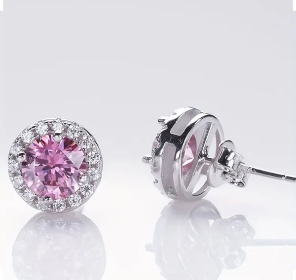 Maryam’s Essential Diamond Style 1 Carat Moissanite 925 Sterling Silver Four Claw Round Stud Earrings with Certificate