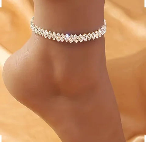 Maryam’s Essential Luxury Shiny Synthetic Gems Claw Chain Anklet