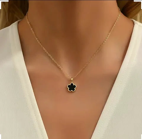 Maryam’s Essential Luxury Niche Flower Clavicle Necklace