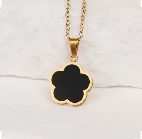 Maryam’s Essential Luxury Niche Flower Clavicle Necklace