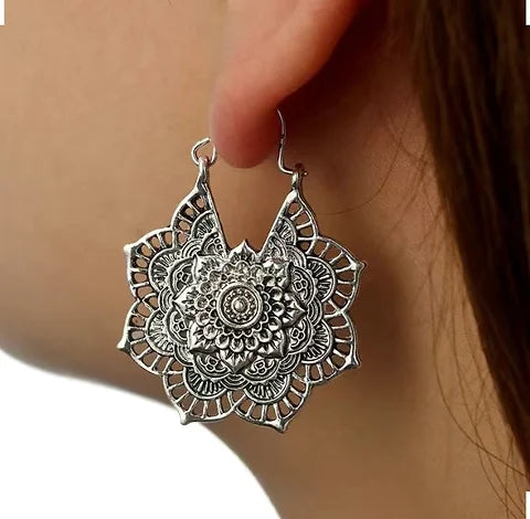 Maryam’s Essential Retro Ethnic Flower Style Dangle Earrings
