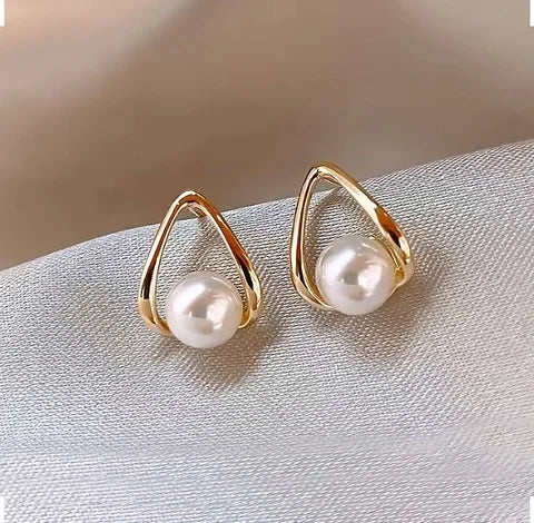 Maryam’s Essential Creative Faux Pearl Earrings