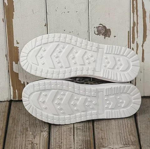 Maryam’s Essential Lightweight Low Top Lace Up Canvas Loafers Shoes