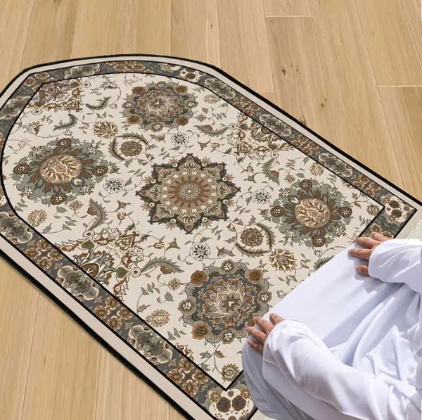 Maryam’s Essential Luxury Muslim Prayer Mat With Tassels