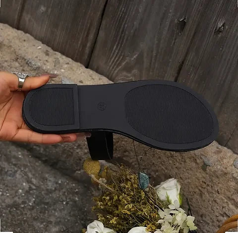 Maryam’s Essential Leather Lightweight Toe Loop Slipper Sandals