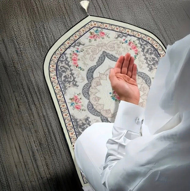 Maryam’s Essential Luxury Muslim Prayer Mat With Tassels