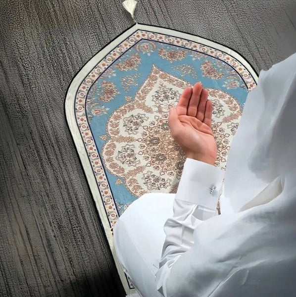 Maryam’s Essential Luxury Muslim Prayer Mat With Tassels