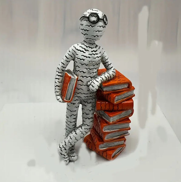 Maryam’s Essential Abstract Reading Scandinavian Style Resin Art Statue