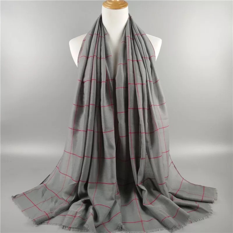 Maryam's Diamond Style Plain Checked Cotton Hijab