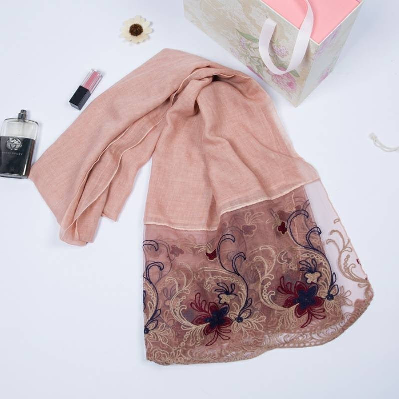 Maryam's Diamond Style Plain Cotton Lace Edge Hijab