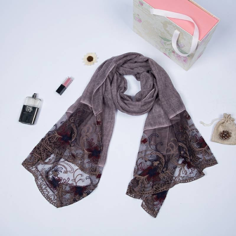 Maryam's Diamond Style Plain Cotton Lace Edge Hijab